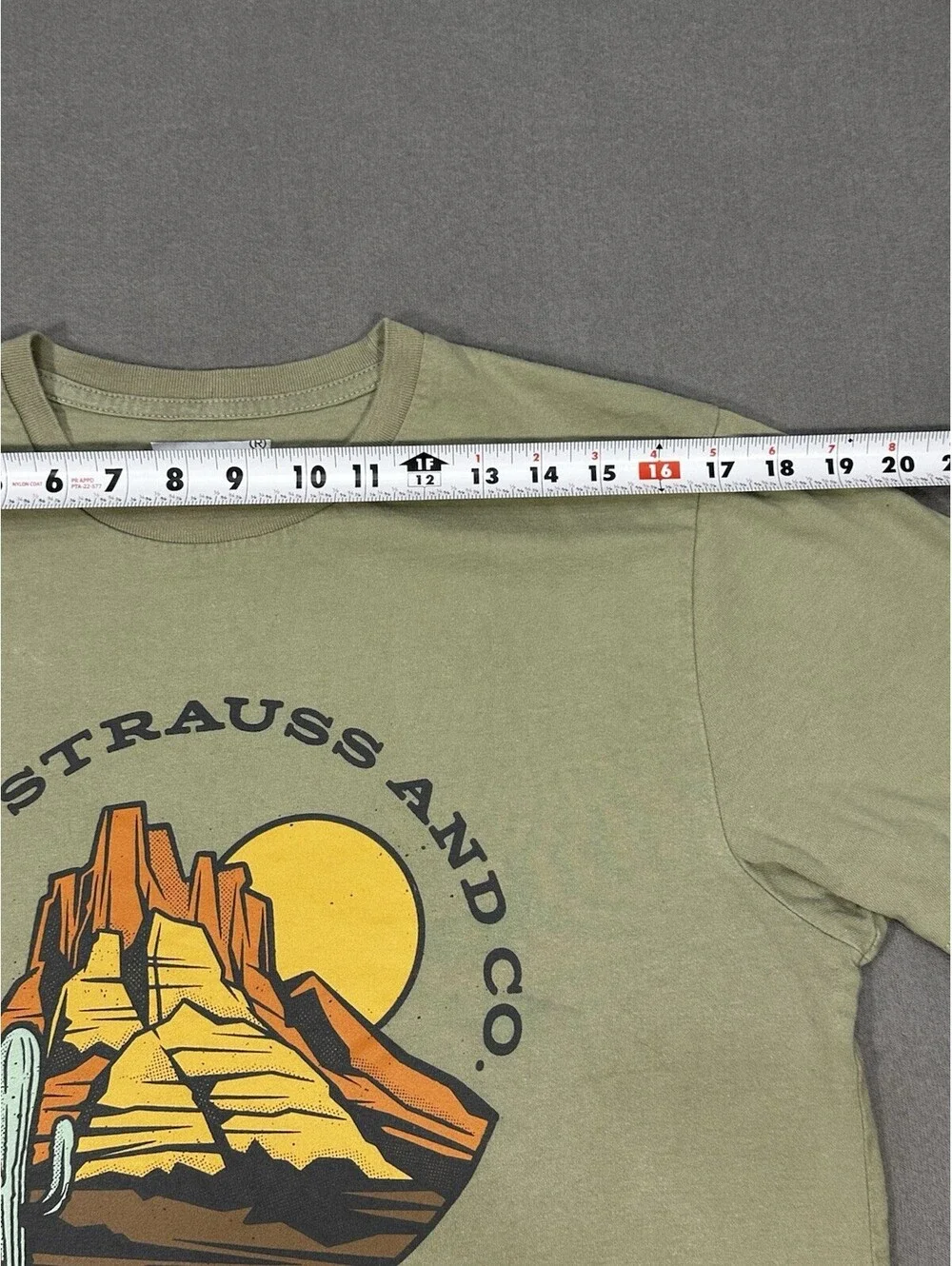 Levi’s Strauss & Co Men’s Medium Graphic T-Shirt Olive Green Desert Print Cotton